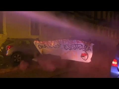 Torino, sinistra radicale contro la manifestazione di Casa Pound: scontri