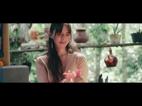 How do we make clothes at Srimayi Bali? Sustainable, eco-friendly fabrics with colour of nature.