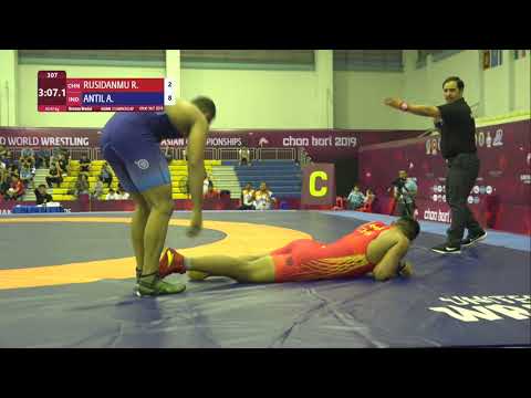 BRONZE FS - 97 kg: R. RUSIDANMU (CHN) v. A. ANTIL (IND)