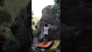 Video thumbnail de Yellow Submarine, 6b. Mont-roig del Camp