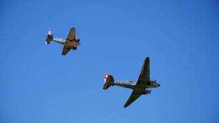 preview picture of video 'Douglas DC-3 & Junkers Ju 52 @ Oldtimerflugtage Kestenholz (CH)'