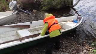 preview picture of video 'Vetten Viljaa Vuontisjärveltä - Fishing with boat at Vuotisjärvi Lapland Finland'