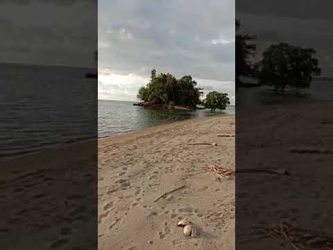 Pantai yang indah sulbar