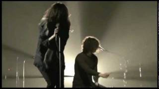 The Dead Weather - Bone House (From The Basement)