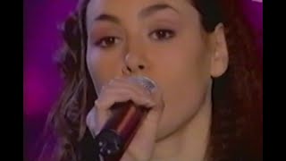Olivia Ruiz - J&#39;aime pas l&#39;amour - LIVE - 2005 ( Victoires de la Musique )
