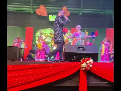 VEEJAI Ramkissoon London Thumakada at Hearts on Fire Concert #TheKingofHearts#musi ##bollywoodsongs 