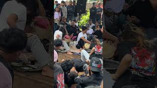 Download lagu everyone was silent waiting for the music to start mp3
