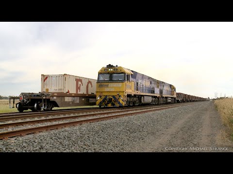 3PM4 Steel Train Crosses 6MP4 TOLL Container Train (17/12/2021) - PoathTV Australian Railways