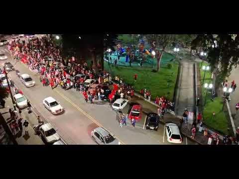 Moradores vão às ruas comemorar resultado das eleições nas cidades gêmeas