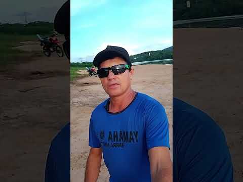Éu conversando com meus amigos internautas na praia quarto crescente Aragarças Goiás 