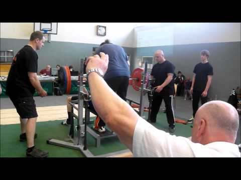 Ralf Millers(KBV Bautzen) drückt 170 kg auf der Bank bei der Sachsenmeisterschaft im KDK