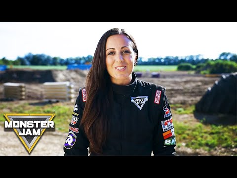10 Fun Facts With Linsey Read | Monster Jam