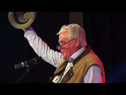 Hub Stassen. Senioren zitting van  6 x 11 jaor "Vastelaovesgezelsjap D'n Oeles"