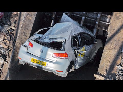 Scrap Car SHREDDER | Metal Junkyard | Wrecking Salvage Yard | Recycling VOLKSWAGEN GOLF CRUSHED ♻️