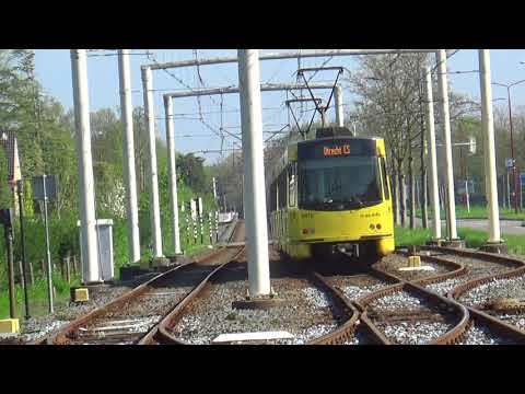 Sneltram vertrekt uit Nieuwegein Zuid