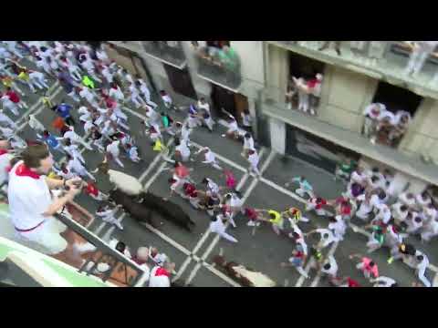 [SF26] El tercer encierro de los Sanfermines, de los toros de Victoriano, en vídeo