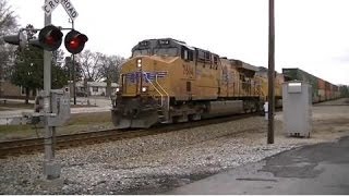 preview picture of video 'Norfolk Southern 226 EB Intermodal w/ UP Power! Douglasville,Ga 12-15-2013©'