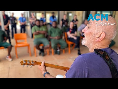 Paul Kelly performs at Western Australian prison