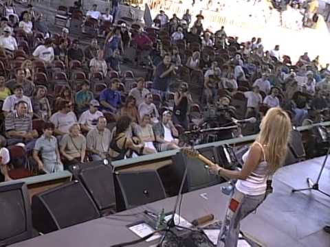 Deana Carter - We Danced Anyway (Live at Farm Aid 1999)