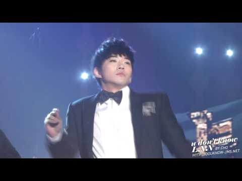 [Fancam] 120101 MBC Gayo Daejun Junho - Hands Up Cut