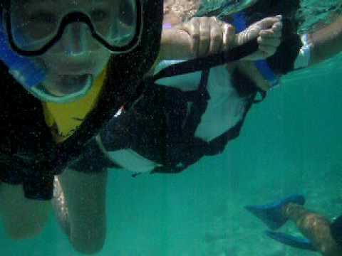 Luzma y Nano snorkeling en Playa del Carmen, MX