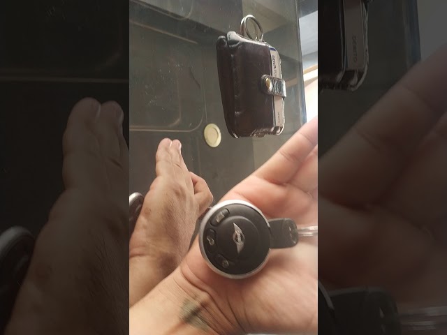Vídeo relacionado con Omnikryp 2 Piezas Bolsas para Llaves de Coche, Bolsa para Llaves de Coche de Fibra de Carbono, Estuches de Llave Bloqueo de Señal de Seguridad con Llavero, para RFID Protección Antirrobo (Negro)