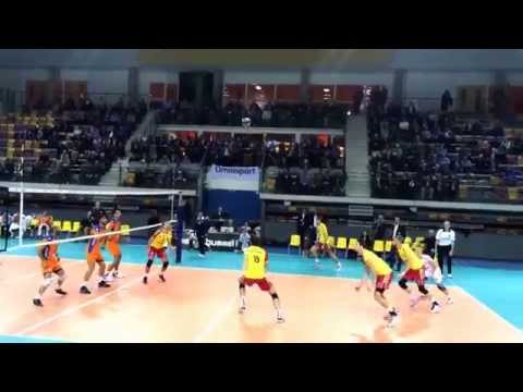 De eerste en de winnende set van Draisma Dynamo tegen Istanbul BBSK in de CEV Cup