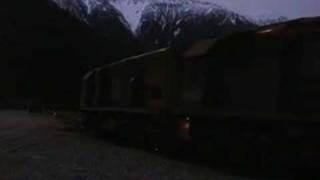 preview picture of video 'Putting the banker locos to bed at Otira'