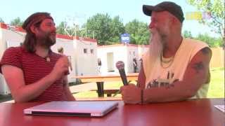 Seasick Steve performing  a self build diddley-bow during LiveXS interview at Pinkpop