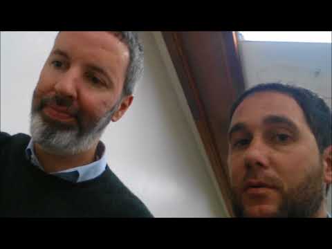 Michel Laub explica detalhes da obra "Diário da queda" ao professor Marcelo Nunes.