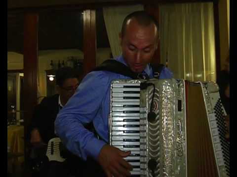 Claudio suona con la fisarmonica insieme all' Orchestra Giorgio Franceschi