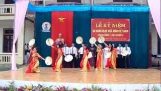 preview picture of video 'Văn nghệ chào mừng 20 11 2012   Chi đoàn Giáo viên THPT Anh Sơn 2'