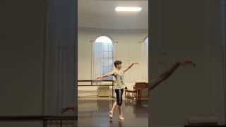 Practicing pirouettes #nirvana #バレエ #dancer #victoria #バンクーバー#バレエダンサー