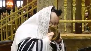 כשהאדמו"ר מבעלזא השתנק מבכי • סיקור וידיאו; א' סליחות בחצר הקודש בעלזא