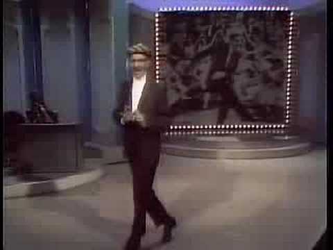 Groucho sings LYDIA THE TATTOOED LADY