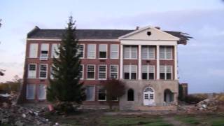 preview picture of video 'Front of old Hillsboro High/Middle School.'