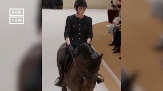Download lagu Chanel Kicks Off Fashion Show With a Horse on the Runway #Shorts mp3 Download lagu Chanel Kicks Off Fashion Show With a Horse on the Runway #Shorts mp3