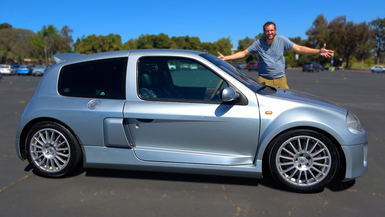 Renault Clio V6 Review: Absolutely Insane Hot Hatchback
