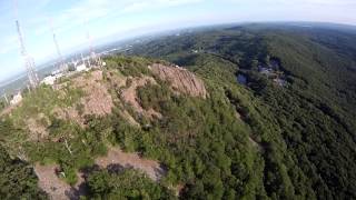 preview picture of video 'Ridge soaring Mt.Tom with Paramotor'