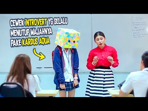 SEMUA ORANG DIBUAT TERKEJUT SAAT CEWEK INTROVERT INI MELEPAS KARDUS YG MENUTUPI WAJAH JELEKNYA