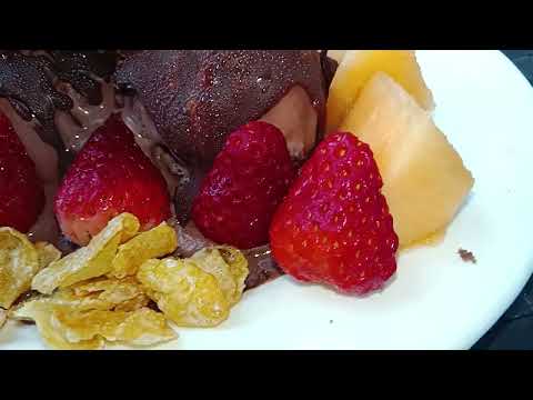 let's meryenda na. Ice cream with fresh strawberries and melon . 🍨🤤