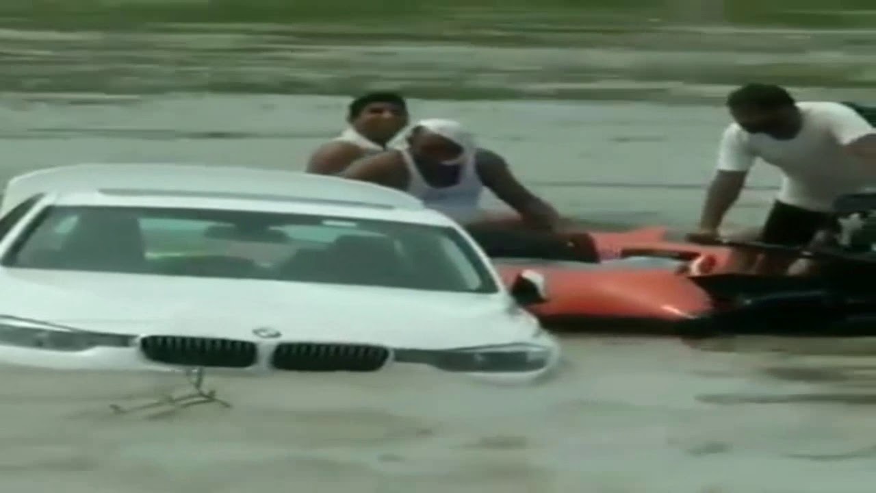 സമ്മാനമായി ജഗ്വാറിന് പകരം ബിഎംഡബ്ല്യു, 40 ലക്ഷത്തിന്റെ കാർ നദിയിൽ തള്ളി യുവാവ്