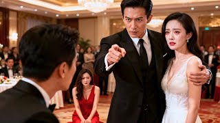 Su ex la humilla con su nueva amante, sin saber que el hombre a su lado es el CEO más rico de Pekín!