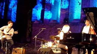 Diana Krall I&#39;ll string along with you (taormina 17/07/2010 )