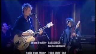 Suzi Quatro  &amp; Chris Cheney - Stumblin&#39; In - (RocKwiz duet)
