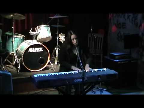 Melissa Trinchere - 'Torch' (Live)