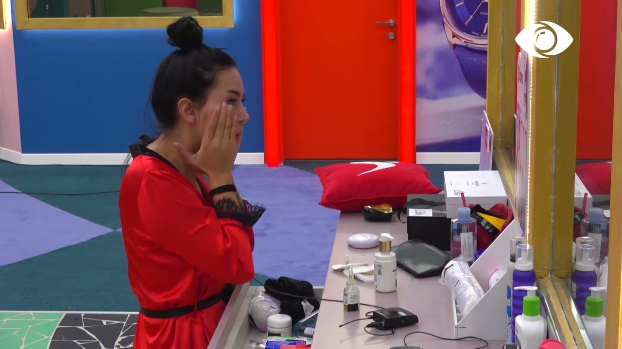 Cigaret nxisin sërish debat/ Efi-Kejvinës: Duhet ta keni në ndërgjegje!