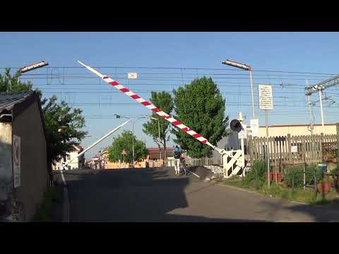 Passaggio a livello di via Cesare Battisti - Parabiago (MI) / Level Crossing / Spoorwegovergang