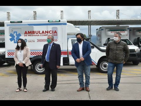 Sáenz entregó 10 ambulancias para el sistema de salud del interior