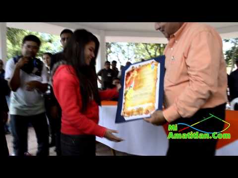 Recibimiento de Karlita Herrarte en el Parque Central de Amatitlán